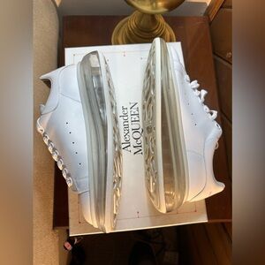MEN Alexander McQueen brand NEW size 40D=7.5 US size.